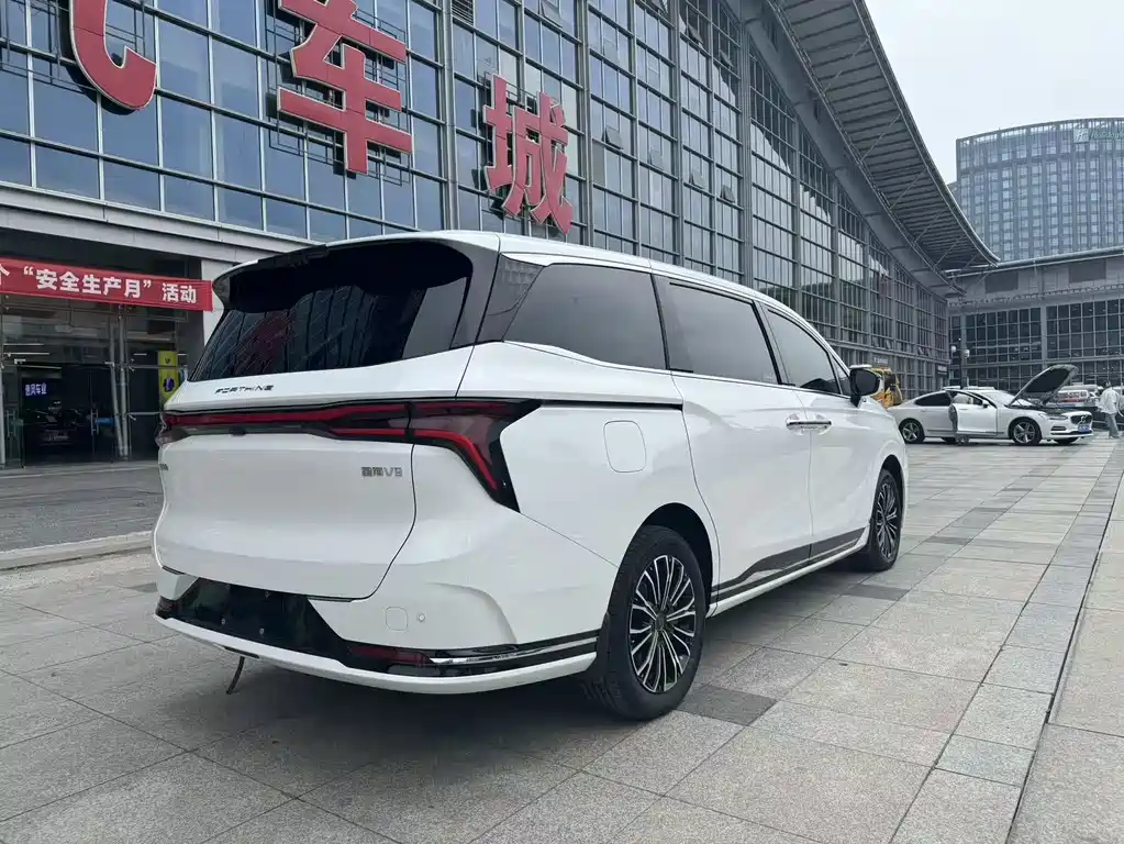 Dongfeng V9 2024 1.5TD 200km Premium