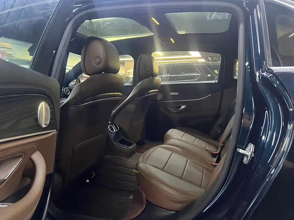Mercedes-Benz E-Class — миниатюра 10