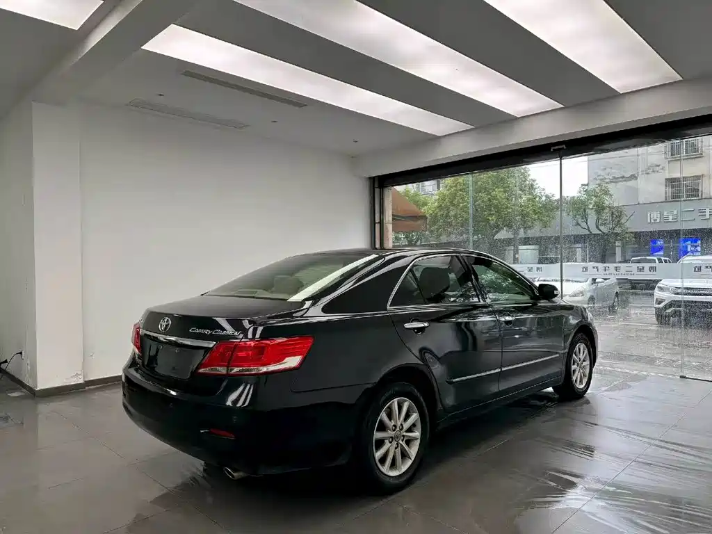 Toyota Camry — миниатюра 9