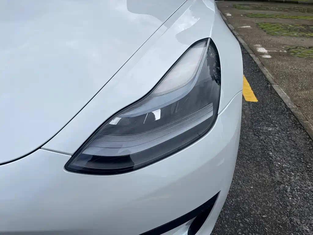 Tesla Model 3 — миниатюра 12