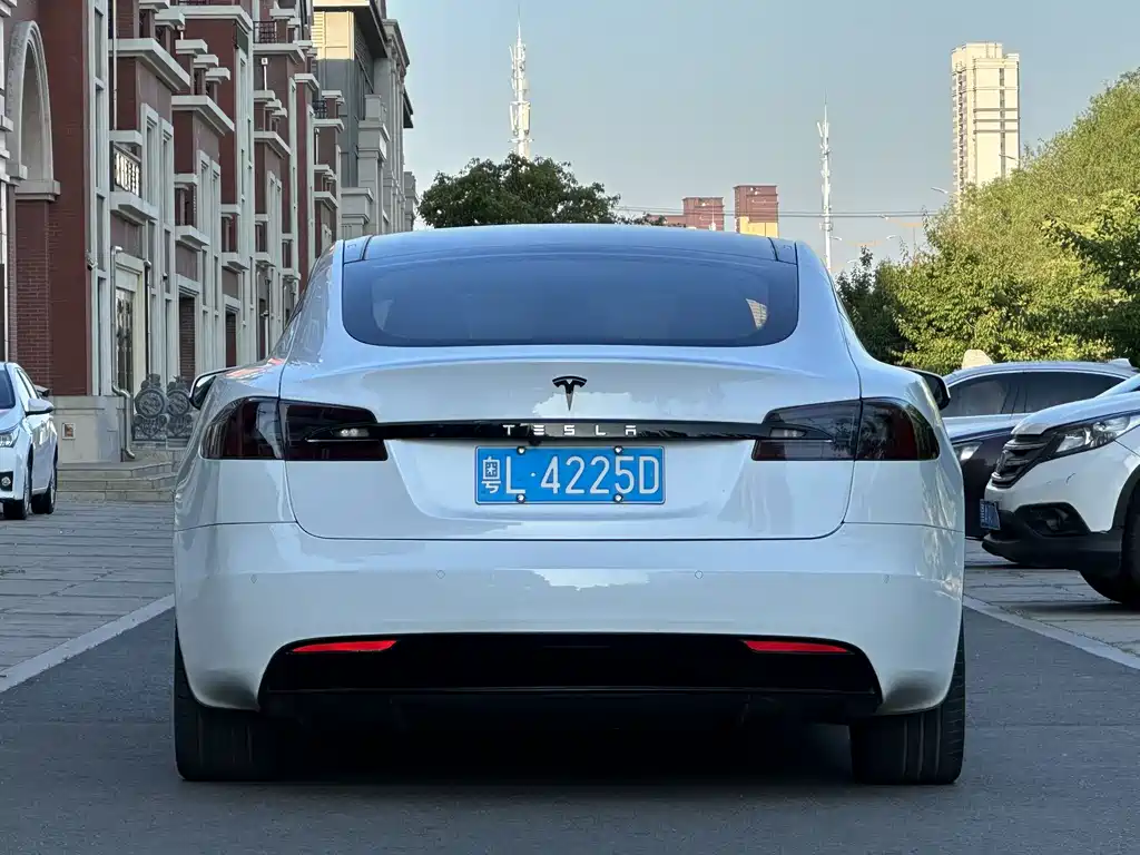 TESLA MODEL S