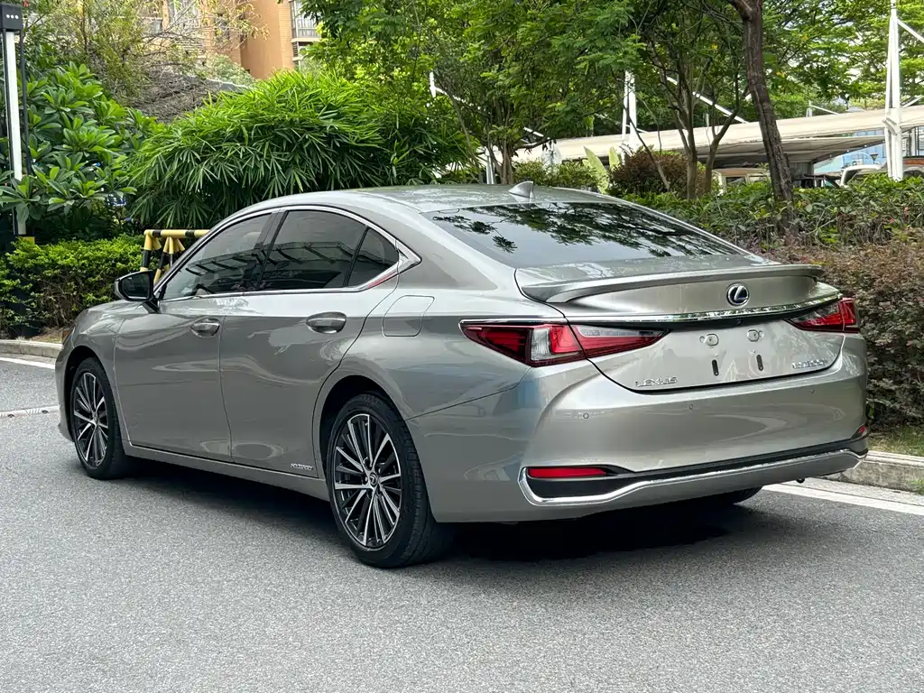 Lexus ES 2021 300h Premium