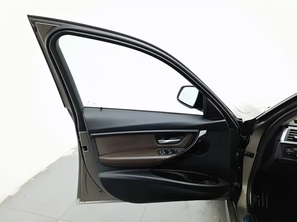 BMW 3 Series — миниатюра 8