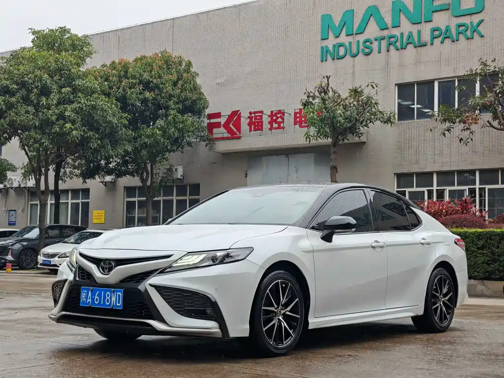 Toyota Camry 2021
