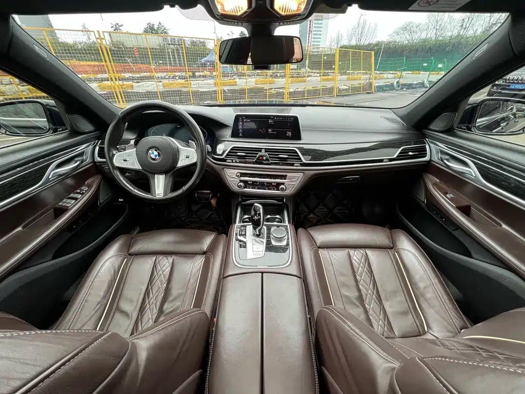 BMW 7 Series — миниатюра 7