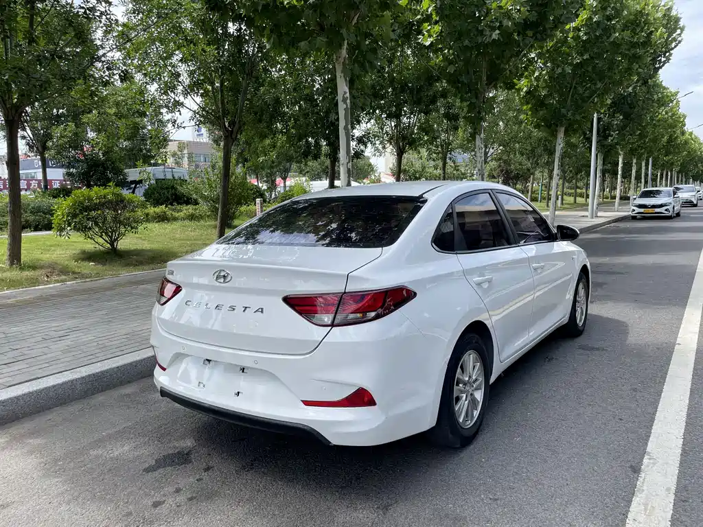 Hyundai Elantra — миниатюра 4