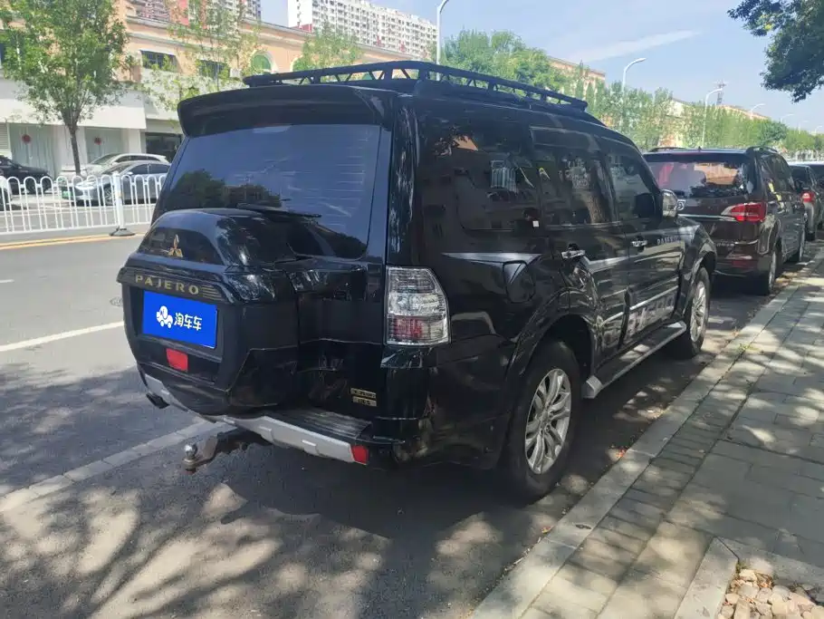 Mitsubishi Pajero (Import) — миниатюра 3