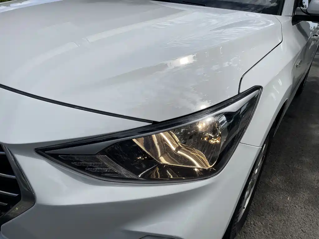 Hyundai Elantra — миниатюра 18