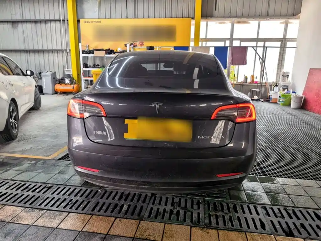 Tesla Model 3 — миниатюра 6