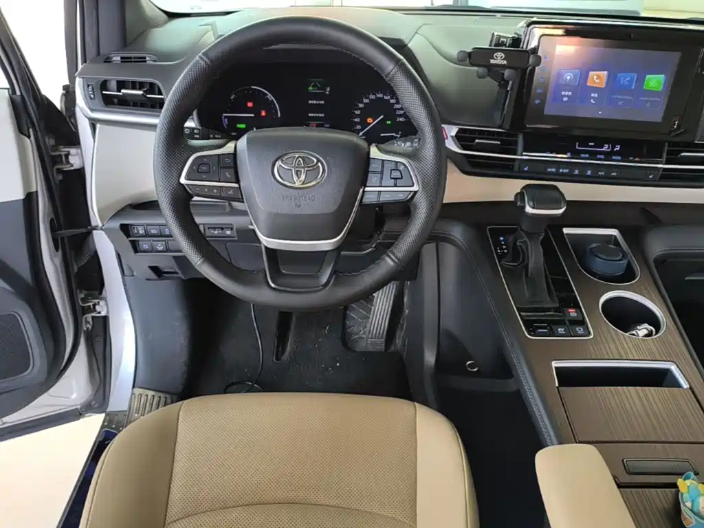 Toyota Sienna — миниатюра 11