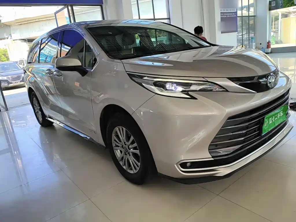 Toyota Sienna — миниатюра 4