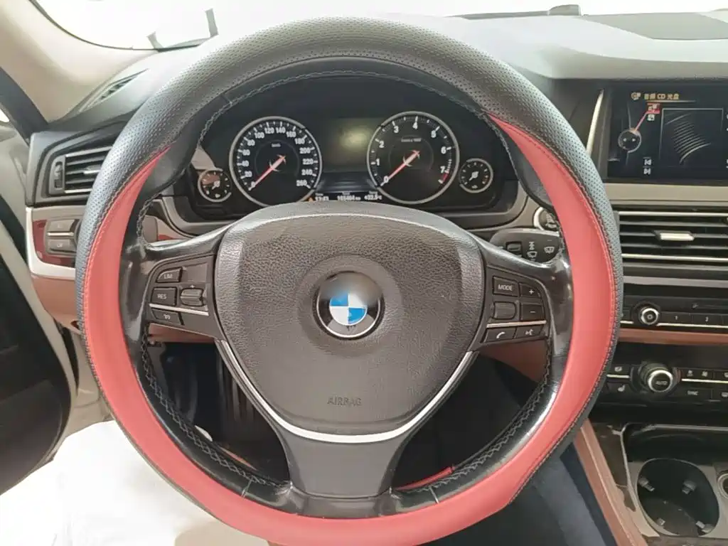 BMW 5 Series — миниатюра 11