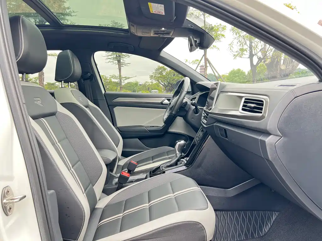 VOLKSWAGEN T ROC EXPLORING SONGS