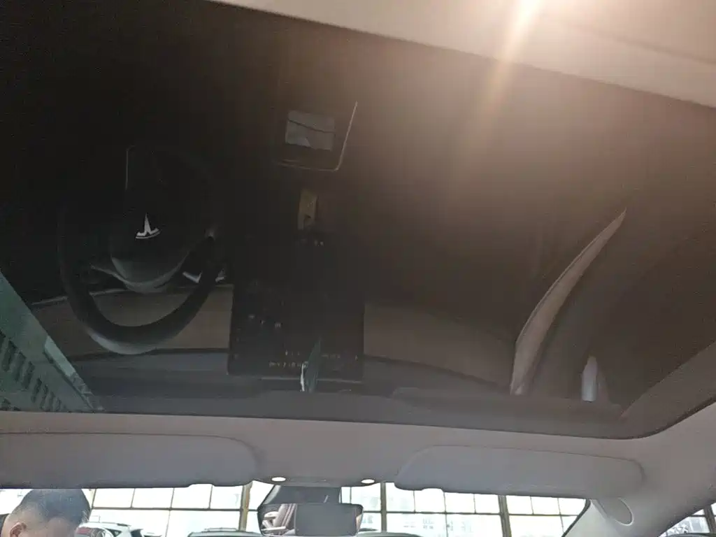 Tesla Model 3 — миниатюра 18