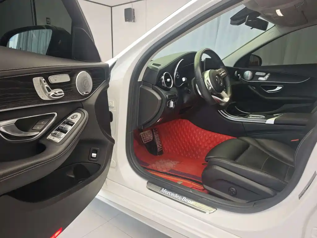 Mercedes-Benz C-Class — миниатюра 5