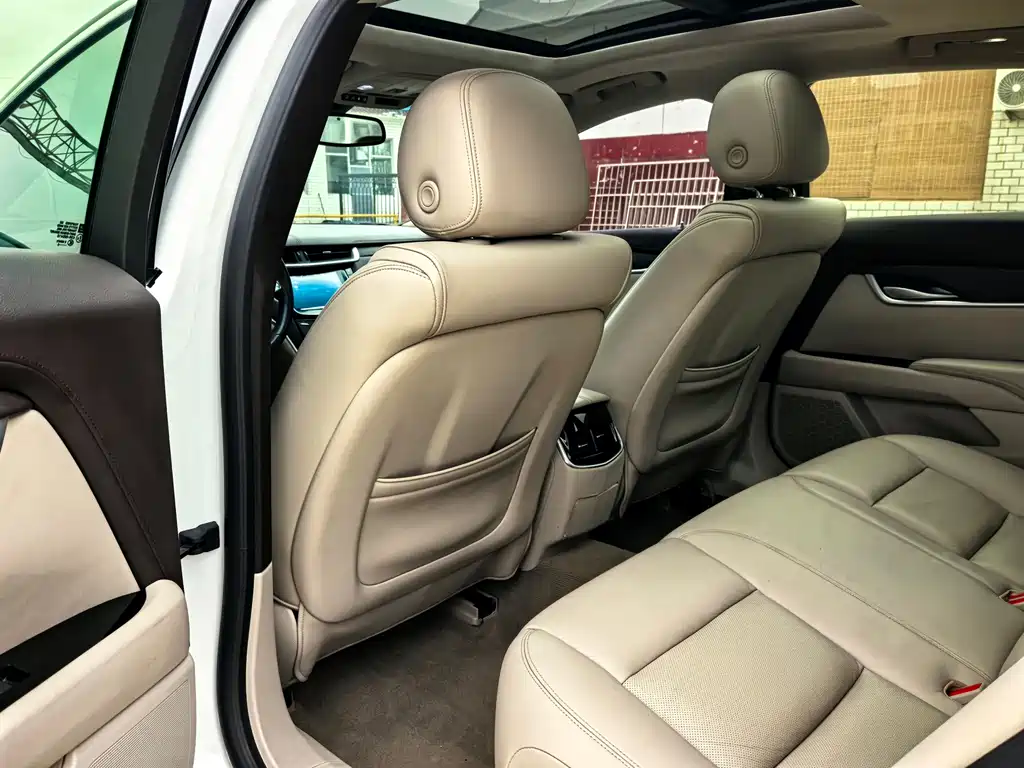 Cadillac XTS — миниатюра 11