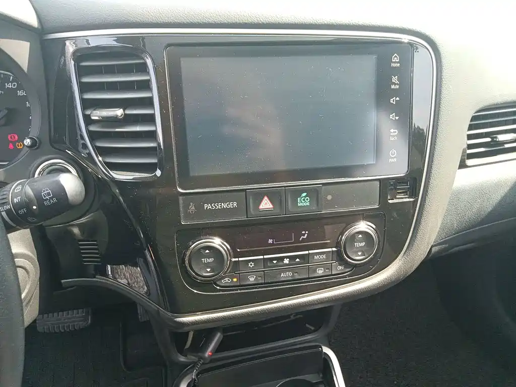 Mitsubishi Outlander — миниатюра 9