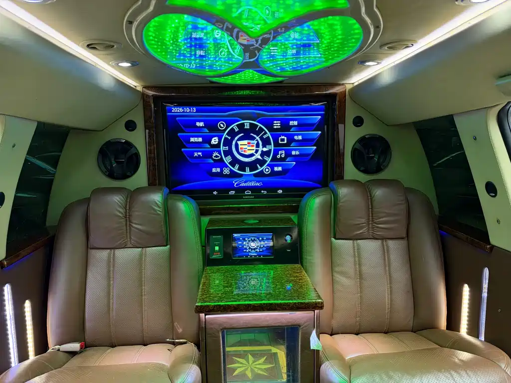 Cadillac Escalade — миниатюра 12