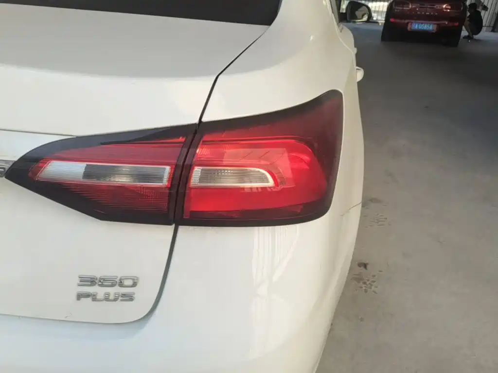 Roewe 360 — миниатюра 8