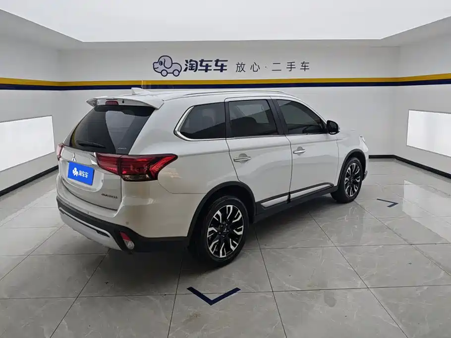 Mitsubishi Outlander — миниатюра 3