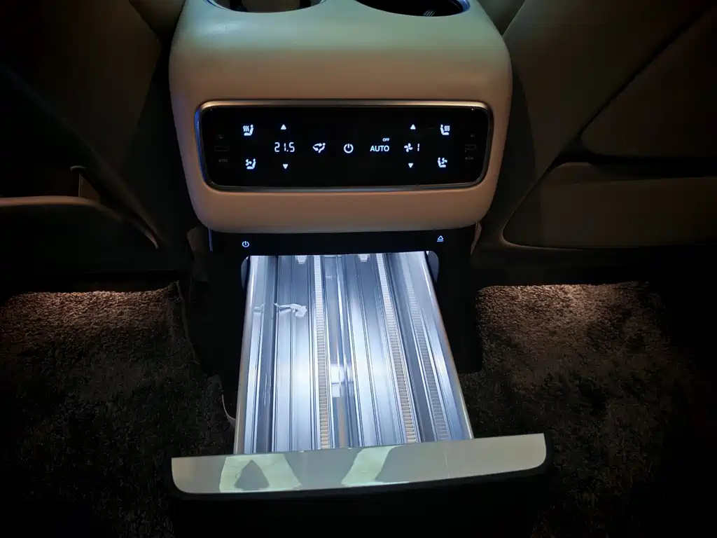 Li Auto Li MEGA — миниатюра 17