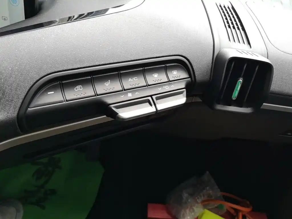 Baojun KiWi EV — миниатюра 13
