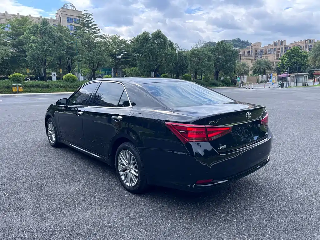 Toyota Crown — миниатюра 6