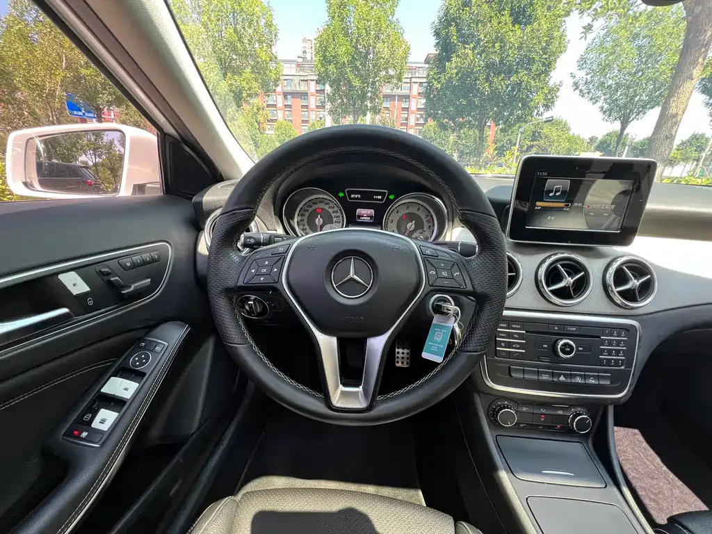 Mercedes-Benz GLA — миниатюра 12