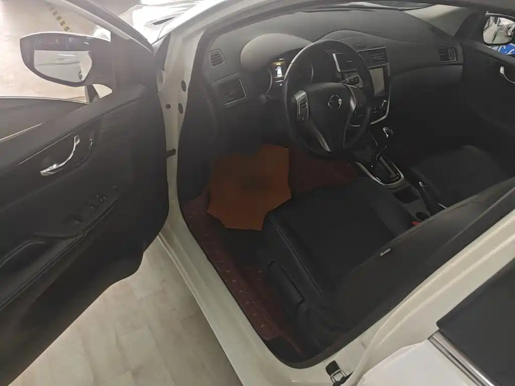 Nissan Tiida — миниатюра 16