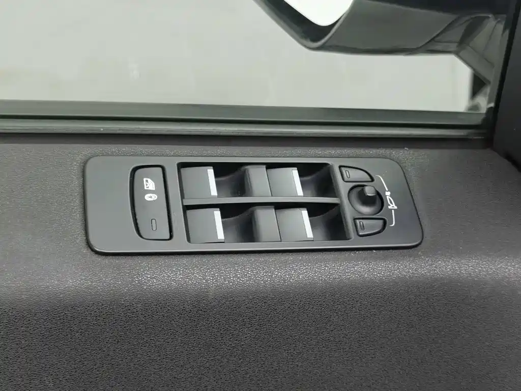 Land Rover Discovery Sport — миниатюра 9
