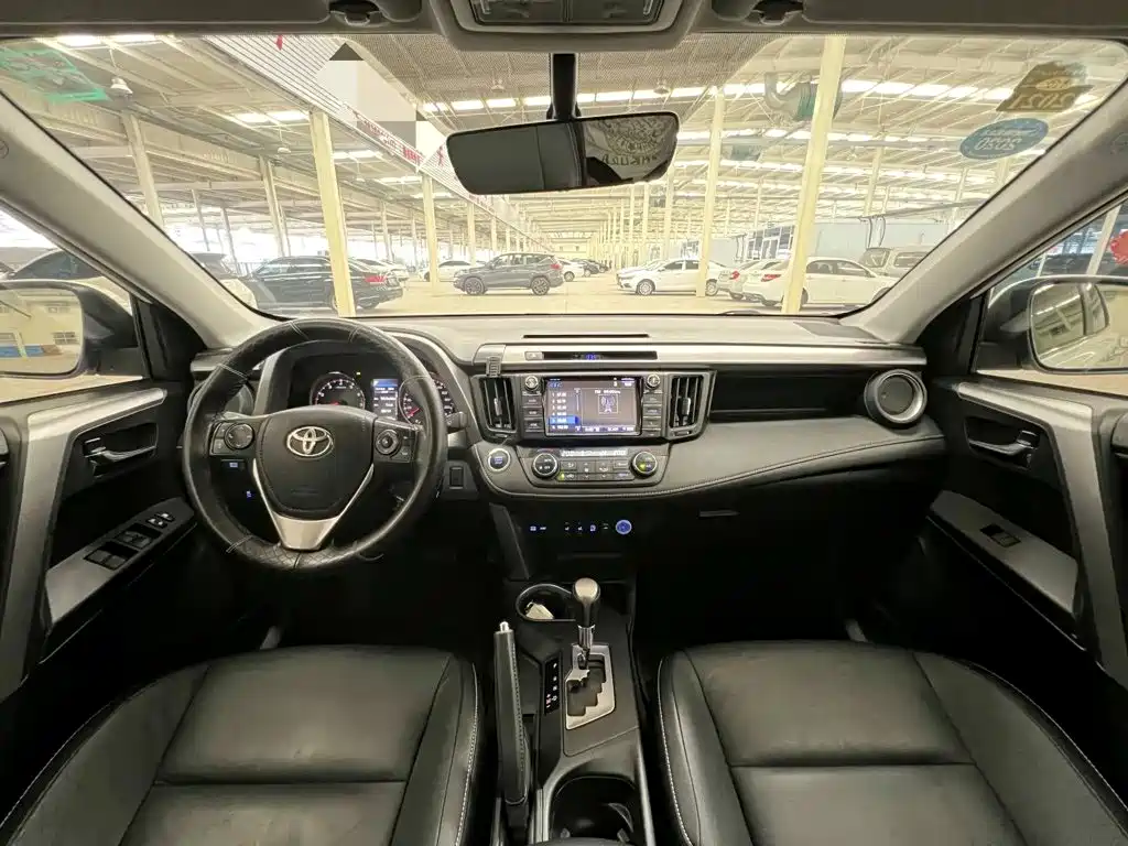 Toyota RAV4 — миниатюра 8