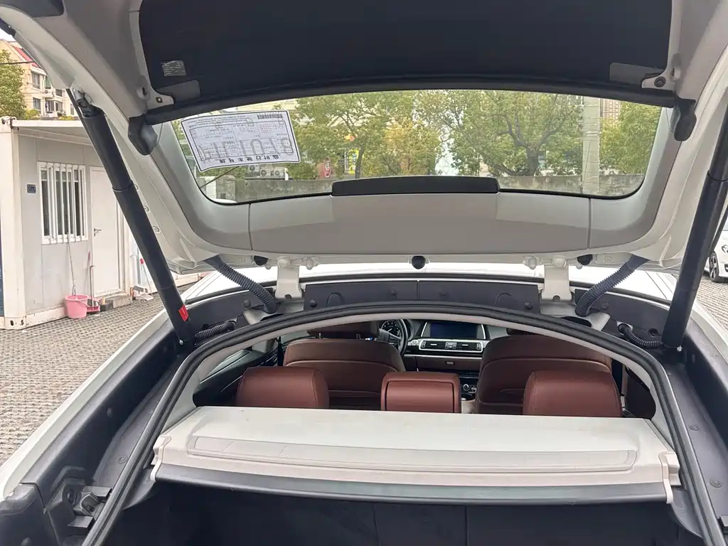 BMW 5 Series GT — миниатюра 12