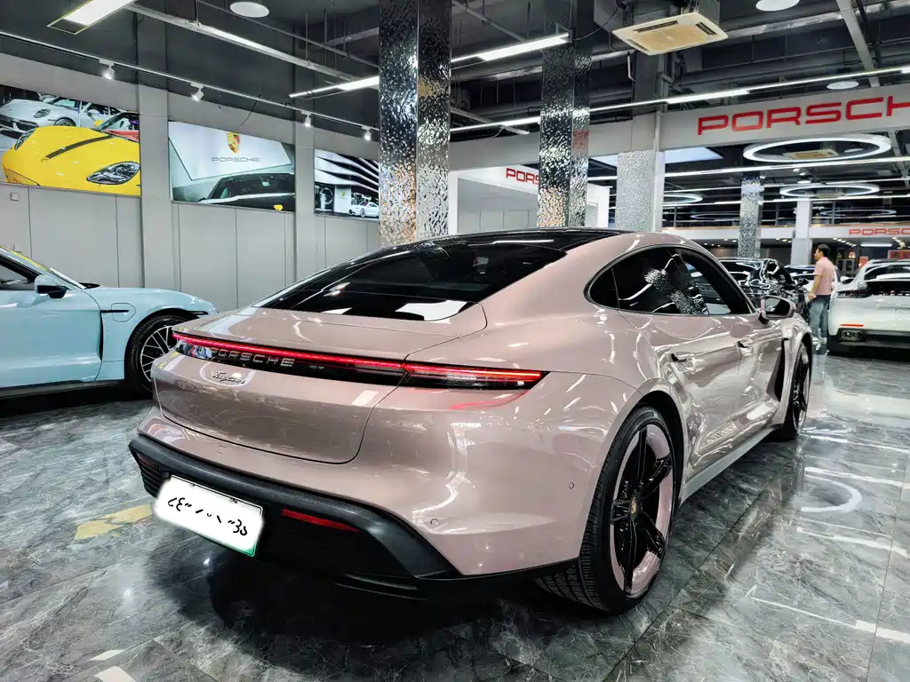 Porsche Taycan — миниатюра 5