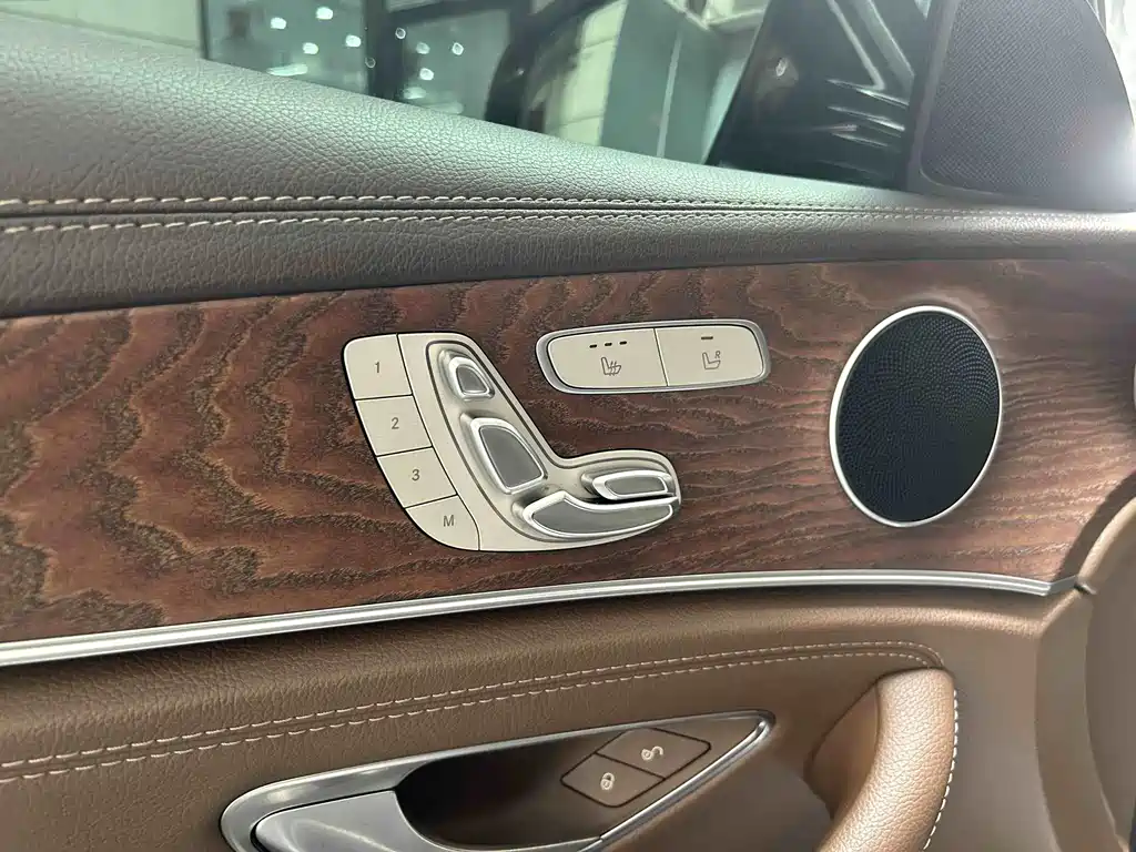 Mercedes-Benz E-Class — миниатюра 14
