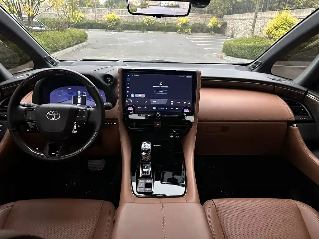 Toyota Alphard — миниатюра 9
