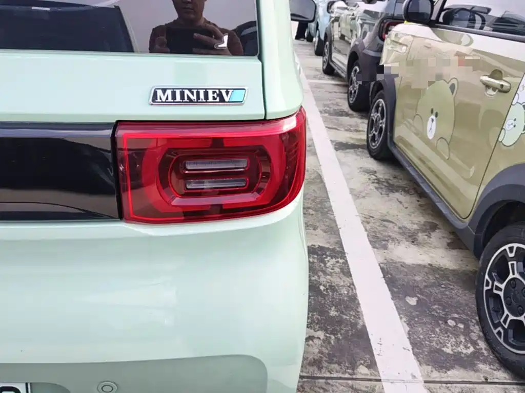 Wuling MINIEV — миниатюра 8