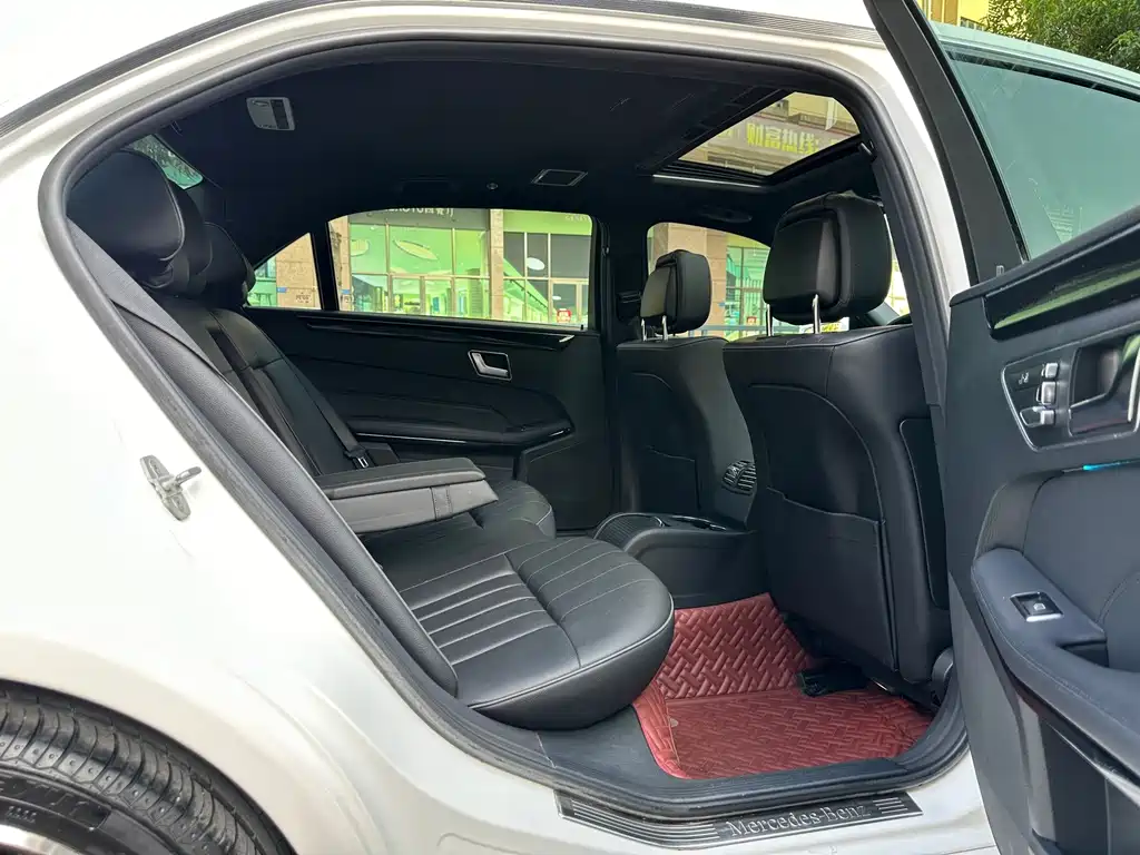 Mercedes-Benz E-Class — миниатюра 13