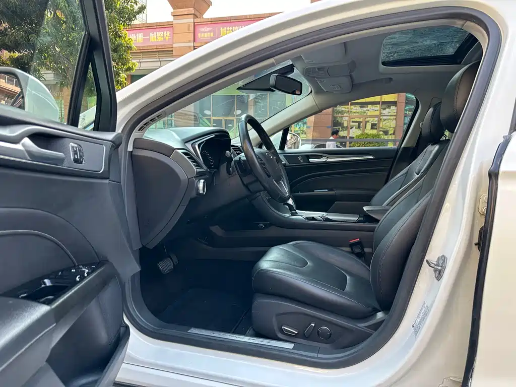 Ford Mondeo — миниатюра 11