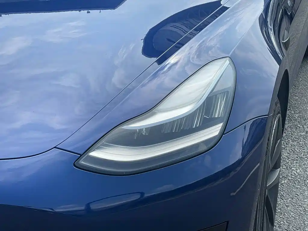 Tesla Model 3 — миниатюра 2