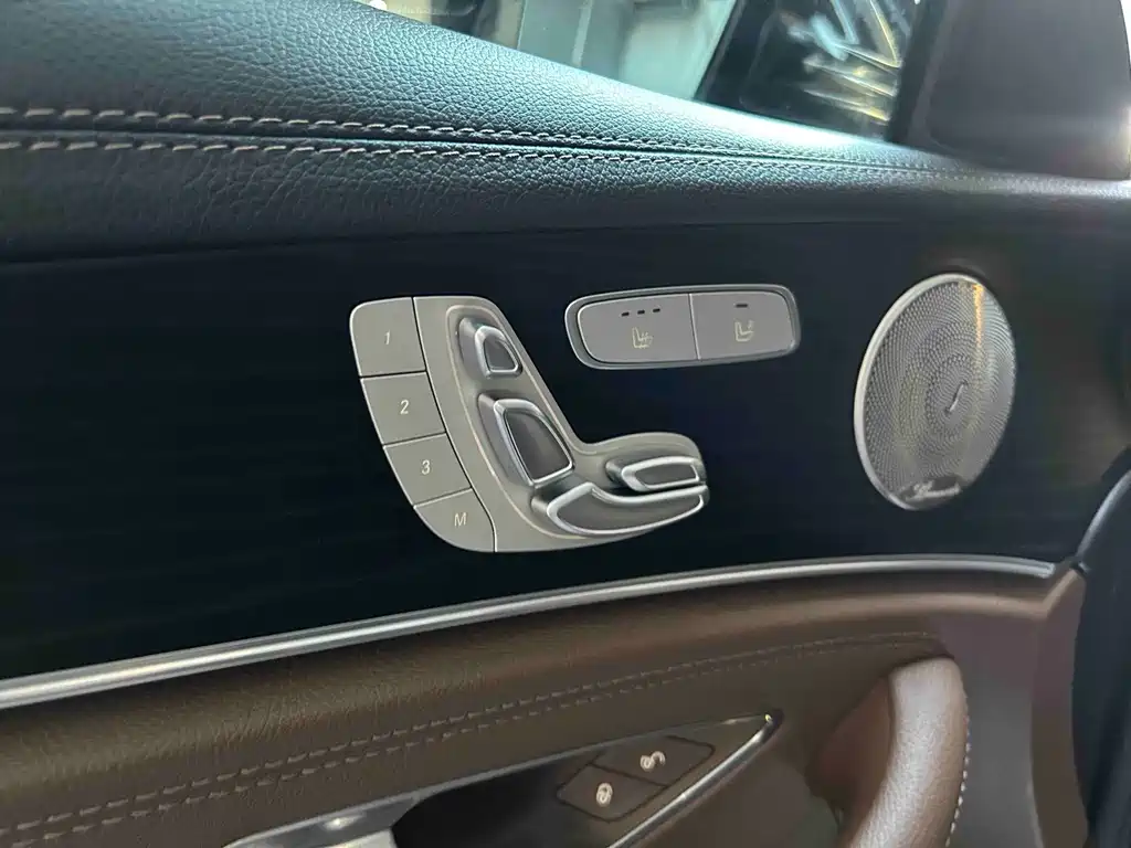 Mercedes-Benz E-Class — миниатюра 12