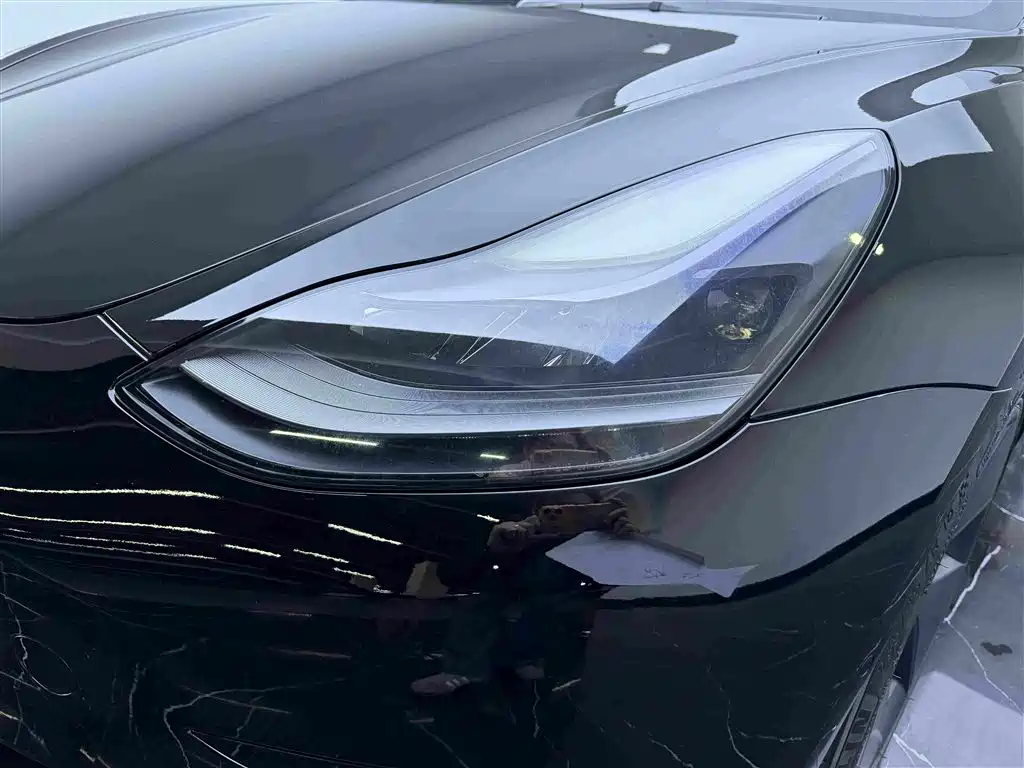 Tesla Model 3 — миниатюра 21