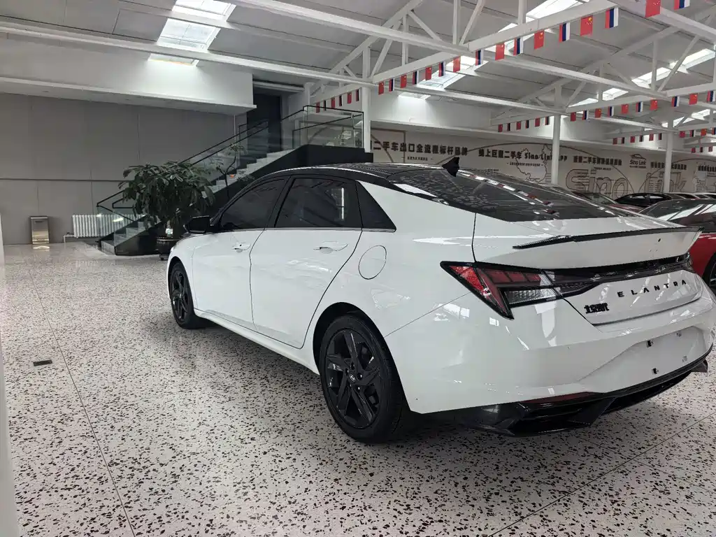 Hyundai Elantra — миниатюра 5
