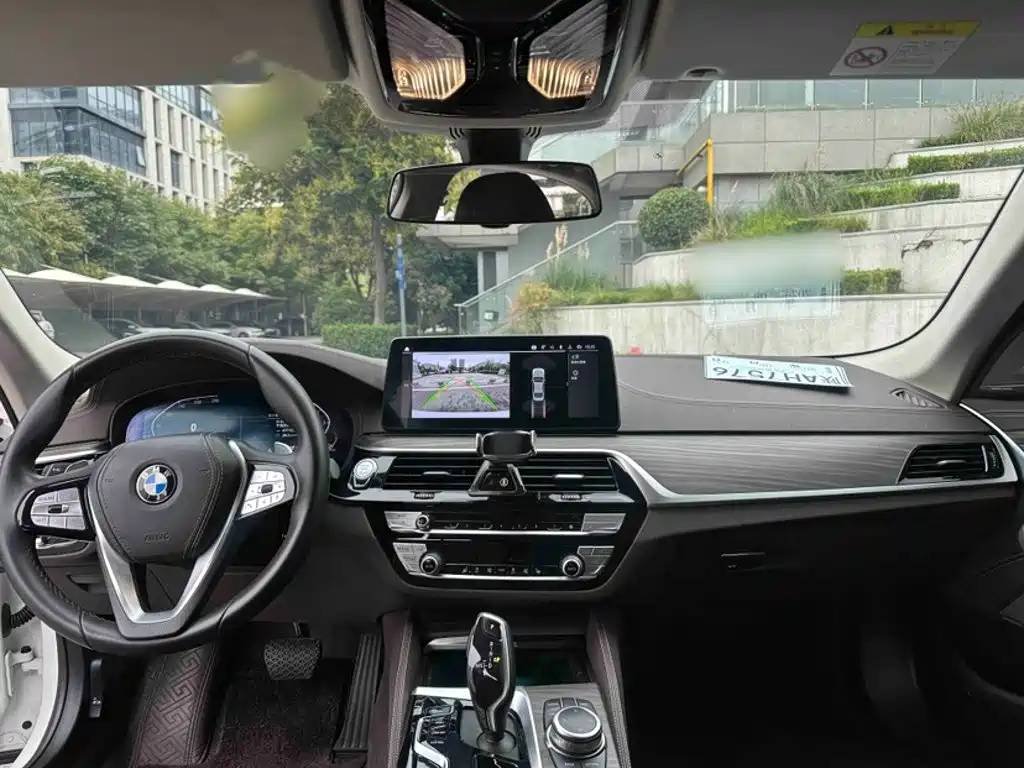 BMW 5 Series — миниатюра 17