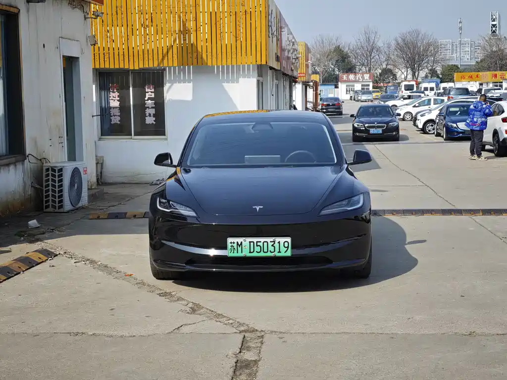 TESLA MODEL 3