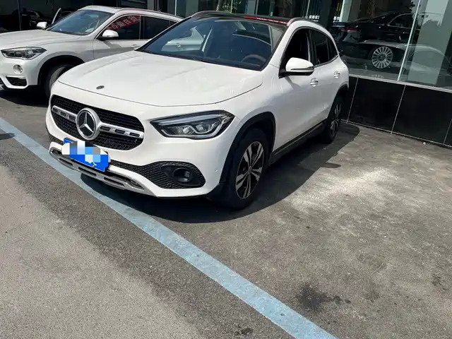 MERCEDES-BENZ GLA