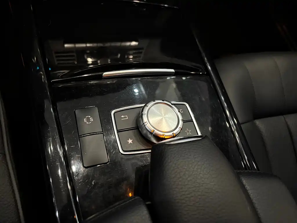 Mercedes-Benz E-Class — миниатюра 13