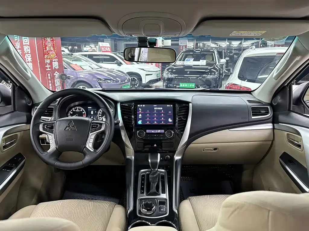 Mitsubishi Pajero Sport (Import) — миниатюра 22