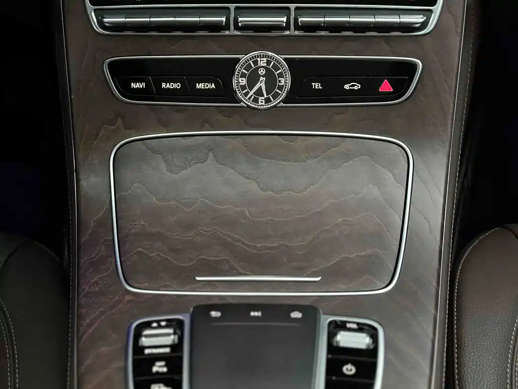 Mercedes-Benz E-Class — миниатюра 13
