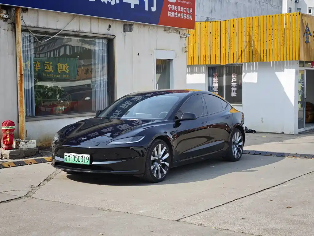 TESLA MODEL 3