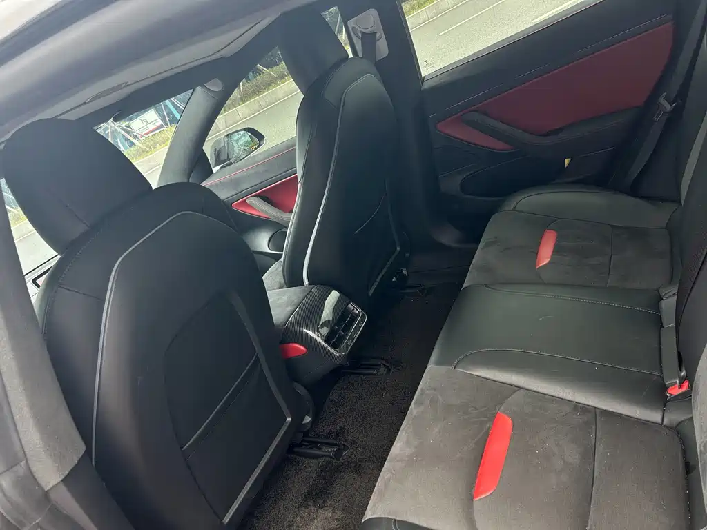 Tesla Model 3 — миниатюра 7